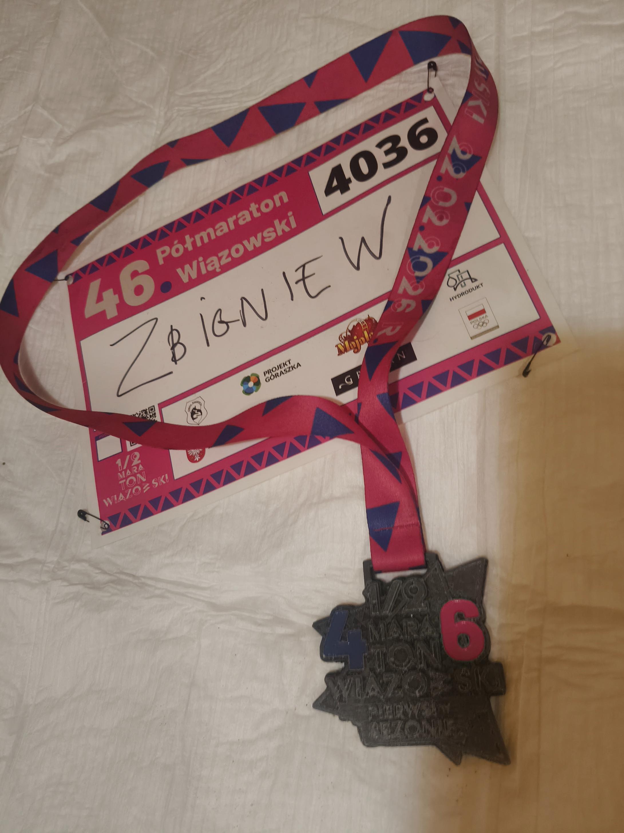 Zdjęcie do wpisu: Zdobyłem medal w 46. Półmaratonie Wiązowskim! Dystans 21 km zaliczyłem w niedzielę, 22 lutego, w Wiązownie koło Otwocka. To był świetny start!